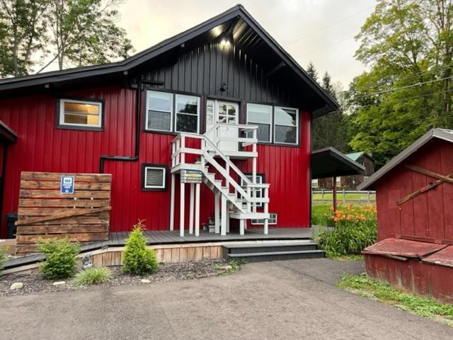 Froggy Goggle Barn Apartment Marathon Екстериор снимка